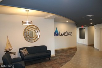 Lake Edge in Monona, WI - Foto de edificio - Building Photo