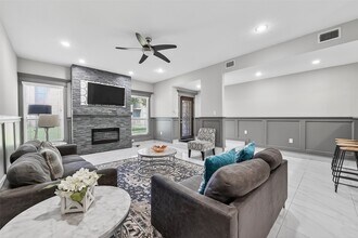 11280 Braes Forest Dr in Houston, TX - Building Photo - Building Photo