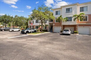 5203 Myrtlewood Cir E, Unit E in Palm Beach Gardens, FL - Building Photo