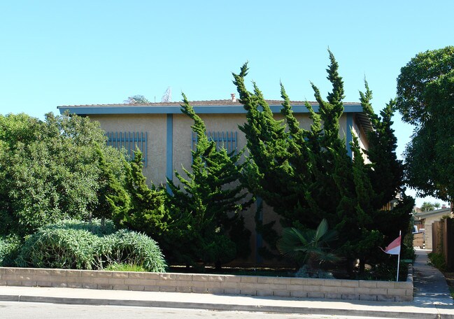 5410 Driftwood St in Oxnard, CA - Foto de edificio - Building Photo
