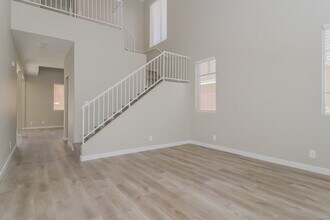 674 Pacific Cascades Dr in Henderson, NV - Building Photo - Building Photo