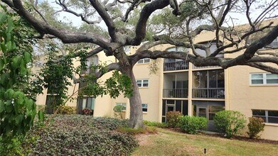 11485 Oakhurst Rd in Largo, FL - Foto de edificio - Building Photo