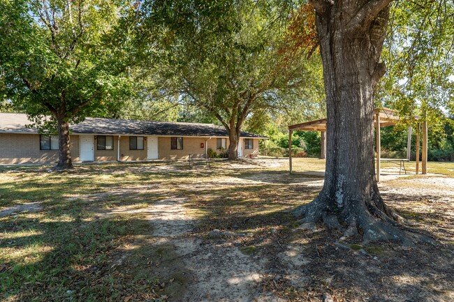 Pecan Estates in Pittsburg, TX - Foto de edificio - Building Photo