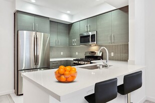 The Carlton At Hollywood in Los Angeles, CA - Building Photo