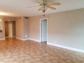 430 Commodore Dr, Unit Lago West Condominium in Plantation, FL - Foto de edificio - Building Photo