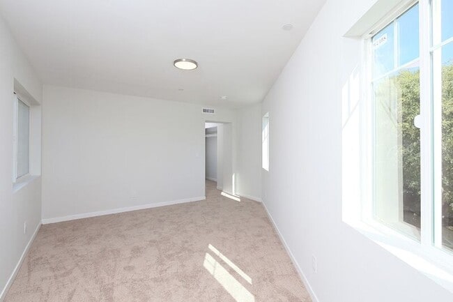 4360 Ocean View Blvd in Montrose, CA - Building Photo - Building Photo