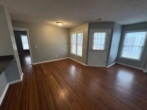 102 W Victoria Ct in Greenville, NC - Building Photo - Building Photo