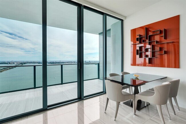 3131 NE 7th Ave, Unit # 4802 in Miami, FL - Building Photo - Building Photo