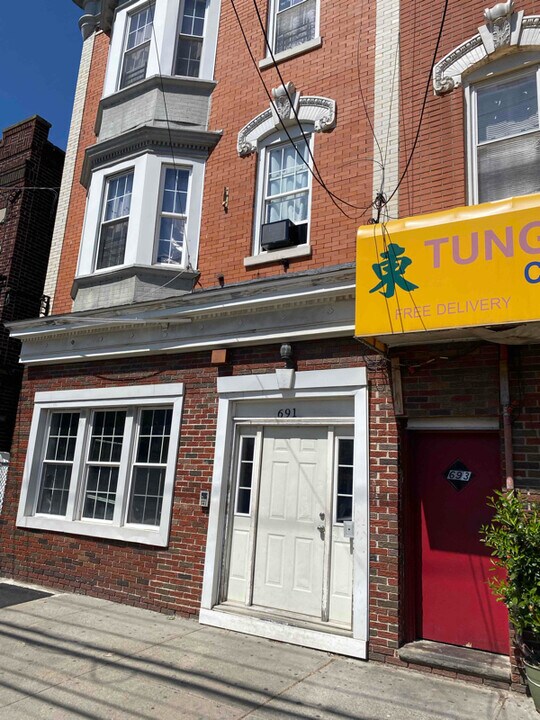 691 John F. Kennedy Blvd in Bayonne, NJ - Building Photo