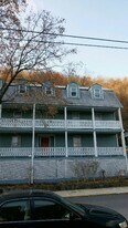 117 Wilkes St, Unit 5 in Berkeley Springs, WV - Building Photo