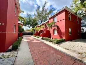 544 NE 62nd St in Miami, FL - Foto de edificio - Building Photo
