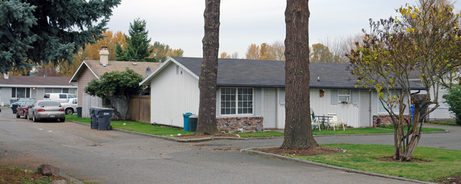 Glenn Court Apartments in Puyallup, WA - Building Photo - Building Photo