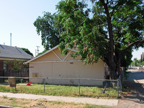 2004 E White Ave in Fresno, CA - Building Photo - Building Photo