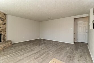 3904 Royal Crest Dr in Fort Worth, TX - Building Photo - Building Photo