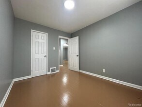 19710 Moross Rd in Detroit, MI - Building Photo - Building Photo