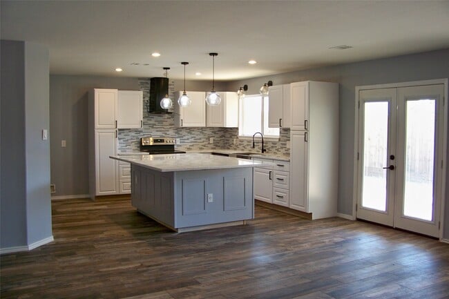 property at 503 Leaf Cluster Ct E