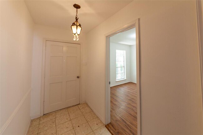 8826 Roos Rd in Houston, TX - Building Photo - Building Photo
