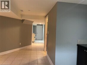 90 Marina Point Cres in Hamilton, ON - Building Photo - Building Photo