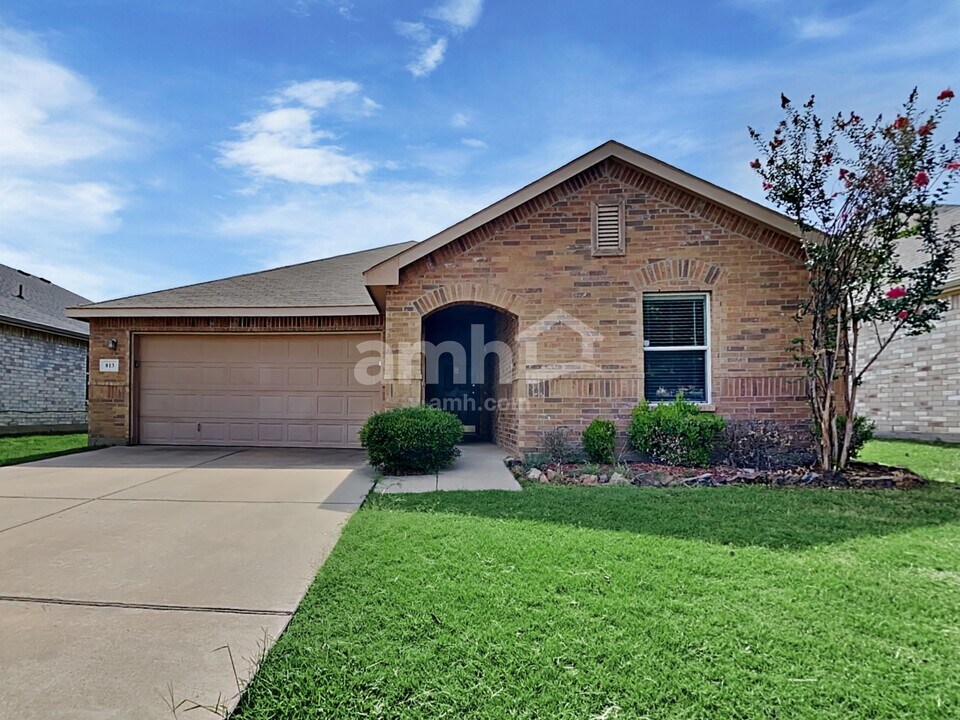 813 Honey Dew Ln in Fort Worth, TX - Building Photo