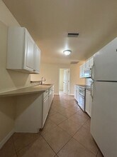 1011 Andalusia Blvd in Cape Coral, FL - Foto de edificio - Building Photo