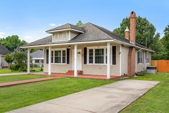 302 N 10th St in Erwin, NC - Building Photo - Building Photo