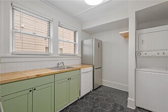 716 Lakeview Ave NE in Atlanta, GA - Building Photo - Building Photo