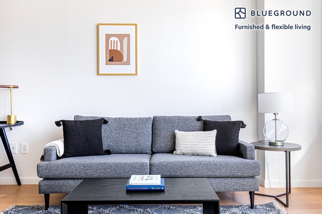 1 Union Square South-Unit -FL17-ID562 in New York, NY - Foto de edificio - Building Photo