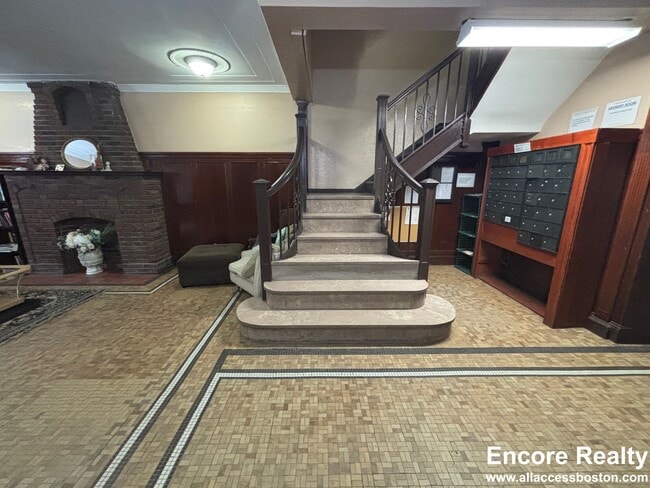 2045 Commonwealth Ave, Unit 42 in Boston, MA - Building Photo - Building Photo