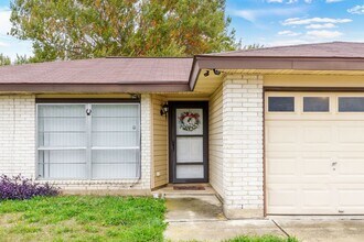 10610 Green Vista St in San Antonio, TX - Building Photo - Building Photo