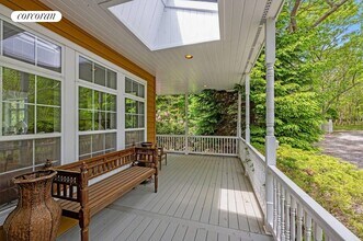 5 Van Scoys Path E in East Hampton, NY - Building Photo - Building Photo