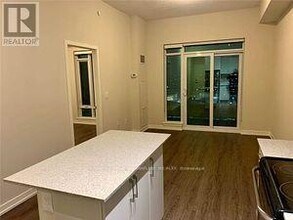 40 Lagerfeld Dr in Brampton, ON - Building Photo - Building Photo