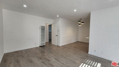 12942 Moorpark St in Los Angeles, CA - Building Photo - Building Photo