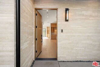 3517 Redwood Ave in Los Angeles, CA - Building Photo - Building Photo