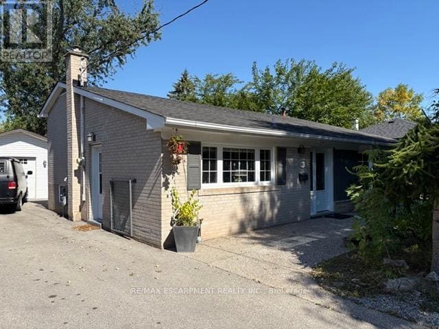 property at 5433 Spruce Ave