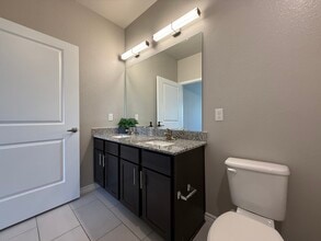 3144 Gorge Way in Canyon Lake, TX - Foto de edificio - Building Photo