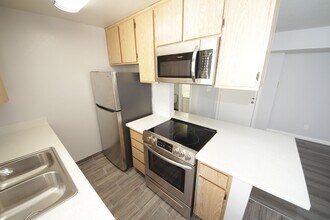 Amherst Heights, LLC in Los Angeles, CA - Building Photo - Interior Photo