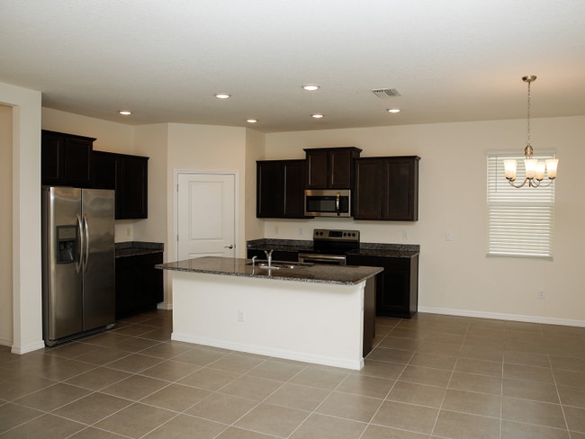 13681 Paddington Wy in Spring Hill, FL - Foto de edificio - Building Photo