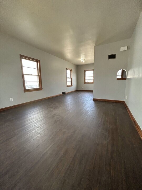 721-721 W 11th St in Waterloo, IA - Building Photo