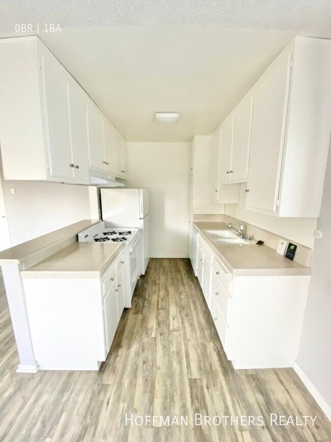 10537 Rose Ave, Unit 5A in Los Angeles, CA - Building Photo - Building Photo