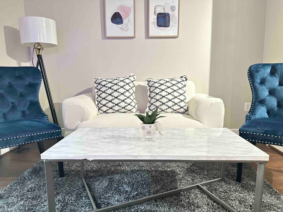 12848 Queensbury Ln in Houston, TX - Building Photo