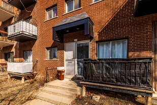 4275 De Bordeaux St in Montréal, QC - Building Photo