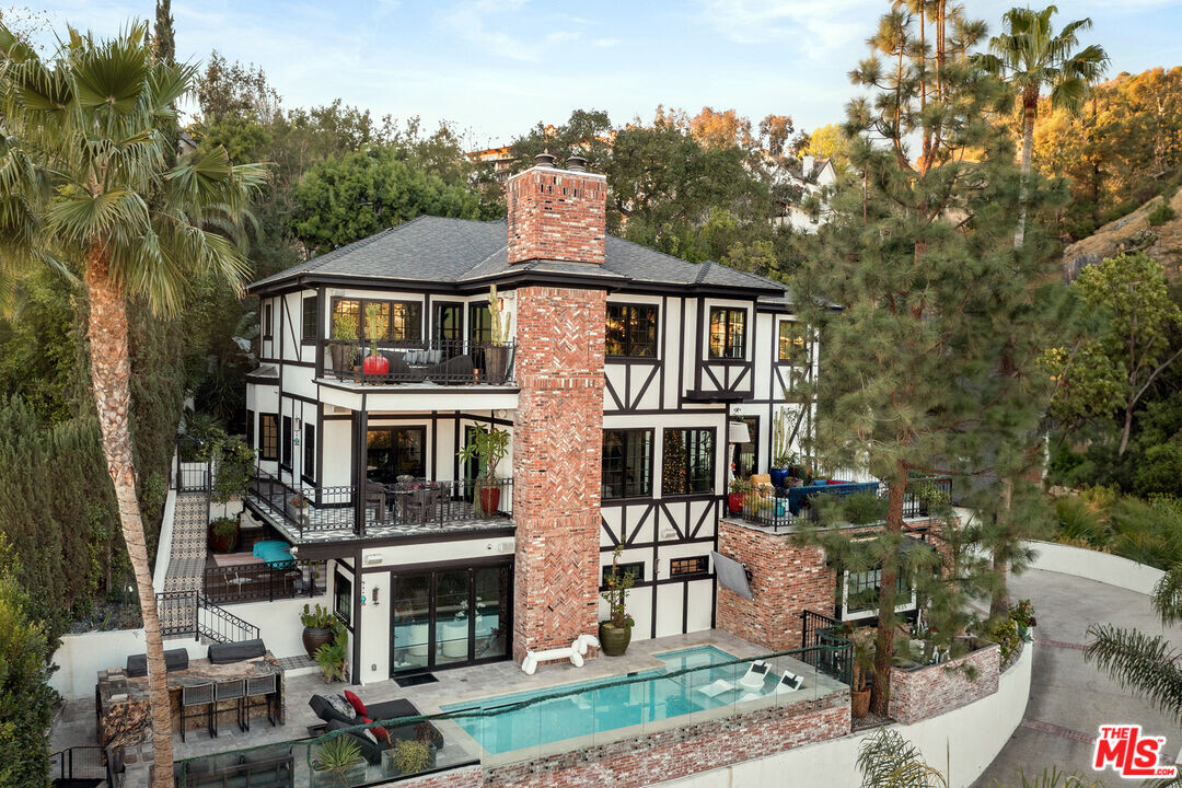 2519 Chislehurst Pl in Los Angeles, CA - Building Photo