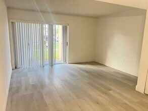 2551 NW 26th St in Miami, FL - Building Photo - Building Photo
