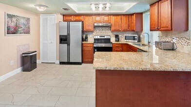 2310 SE 8th Ave in Cape Coral, FL - Building Photo - Building Photo