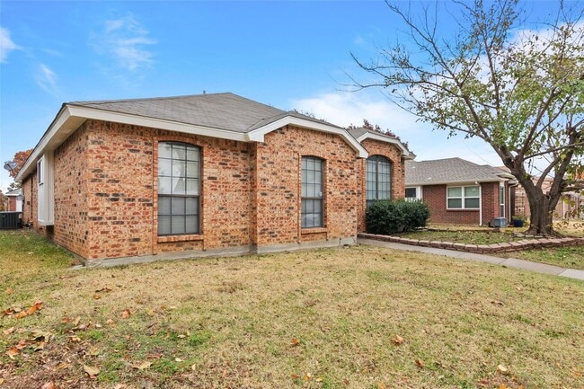 983 Downey Dr in Lewisville, TX - Building Photo - Building Photo
