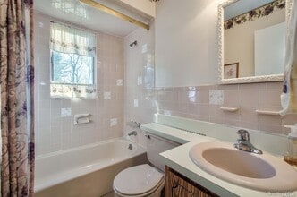 450 Lenox Rd in Huntington Station, NY - Building Photo - Building Photo