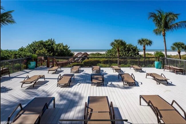 100 N Collier Blvd in Marco Island, FL - Building Photo - Building Photo