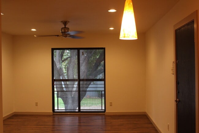 4125 Avondale Ave in Dallas, TX - Foto de edificio - Building Photo