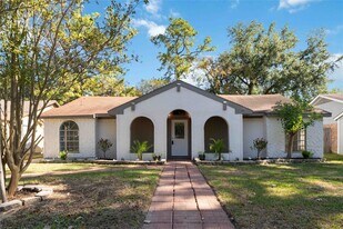 23122 Whispering Willow Dr in Spring, TX - Building Photo