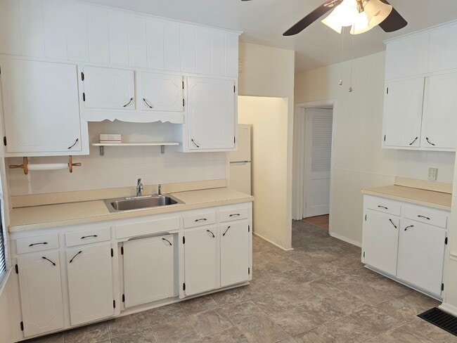 21 Oakwood St in East Hartford, CT - Building Photo - Building Photo